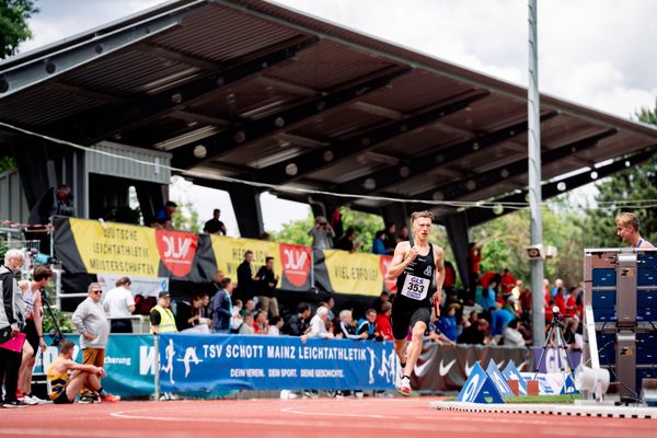 Artur Beimler (SC DHfK Leipzig e.V.) am 29.05.2022 waehrend der Deutschen Meisterschaften Langstaffel im Otto-Schott-Sportzentrum in Mainz